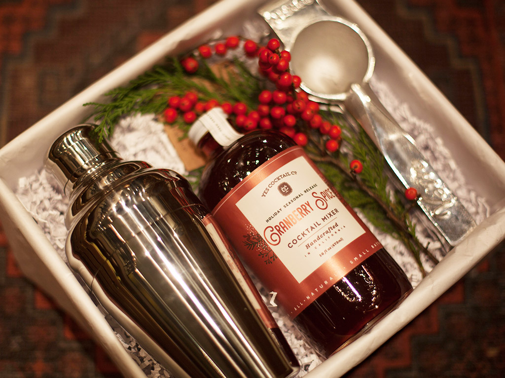 http://audreyclairecook.com/wp-content/uploads/2020/12/giftbox_cranberrycocktails.jpg